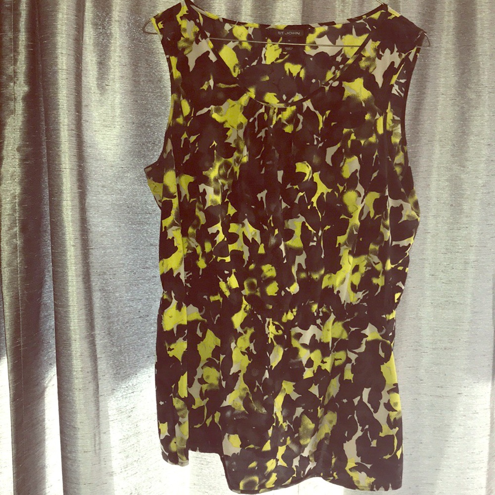 St John shell elastic waist highlights your figure